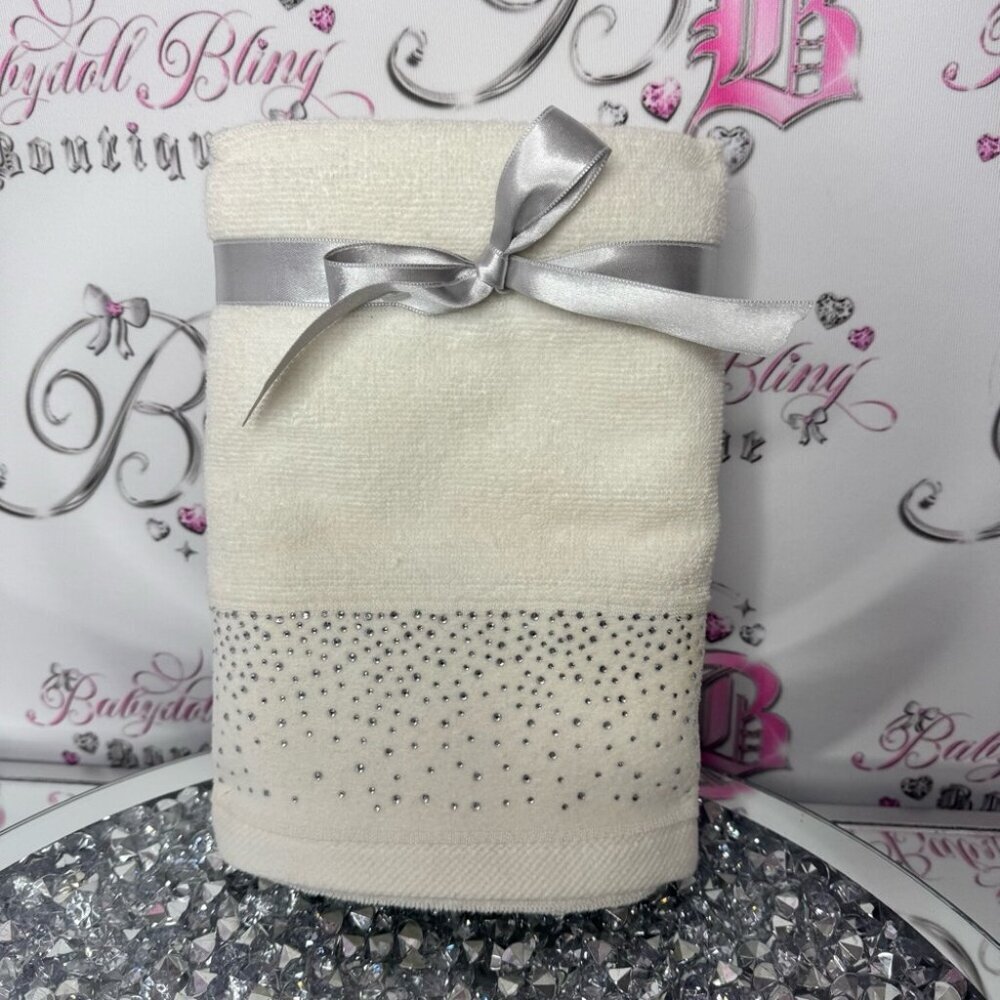 Glitz + glimmer towels crystal Elegant White set 2 Silver Accents bling diamonds